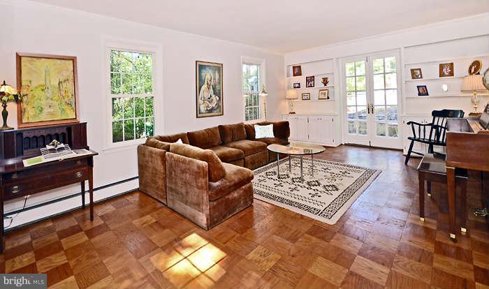 918 Army Road Baltimore, MD 21204 - Photo 9 of 29 Living Room