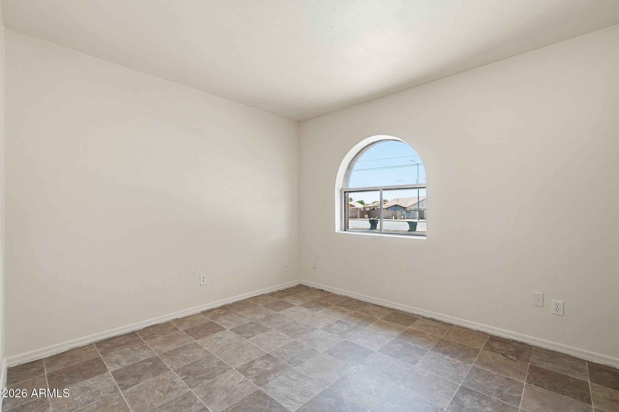 6452 West Thomas Road Phoenix, AZ 85033 - Photo 20 of 30 an empty room with a window