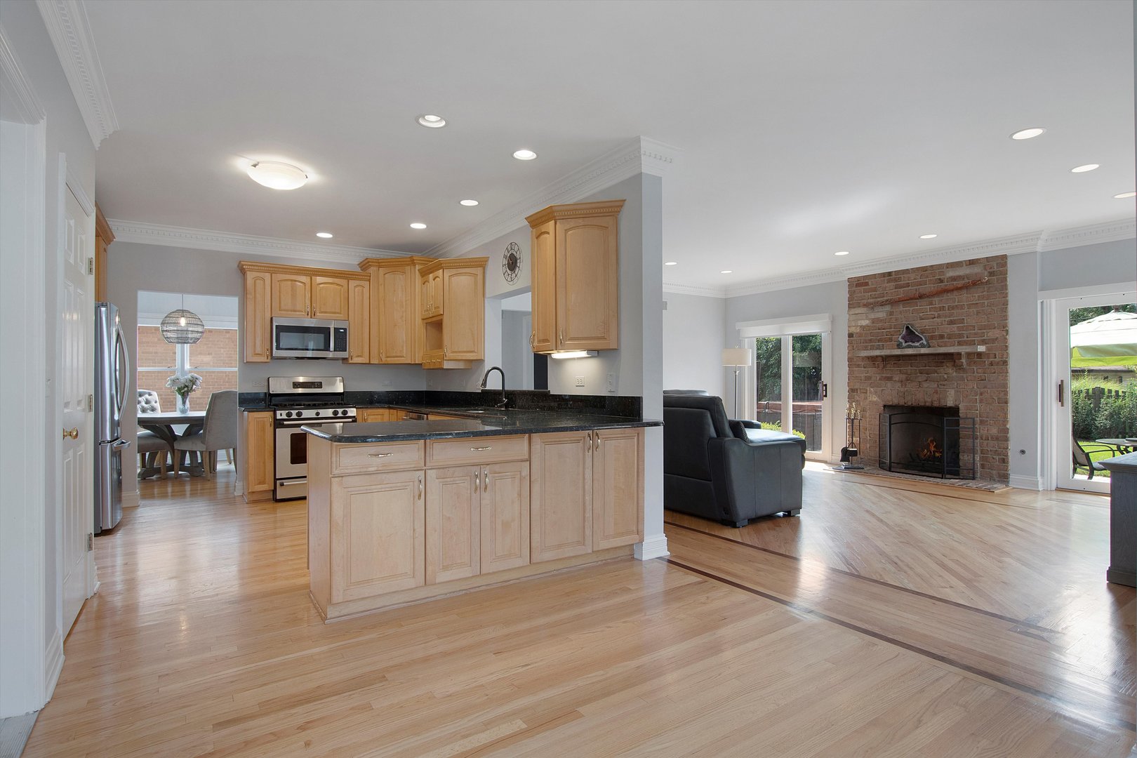 1017 Kent Avenue Park Ridge, IL 60068 - Photo 10 of 36 Gallery Image 10