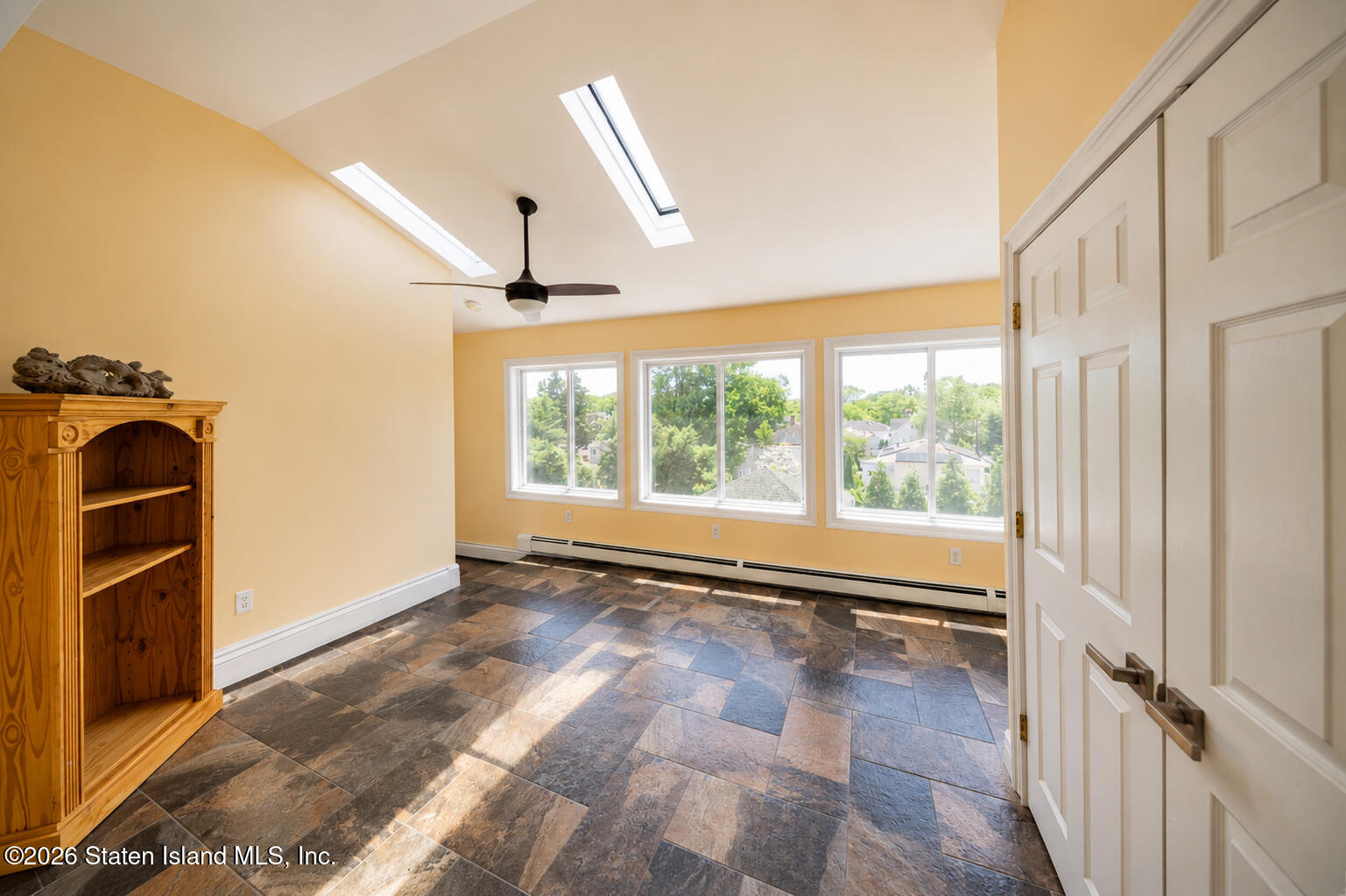 5434 Amboy Road Staten Island, NY 10312 - Photo 34 of 61 Formal Living Area/Entryway