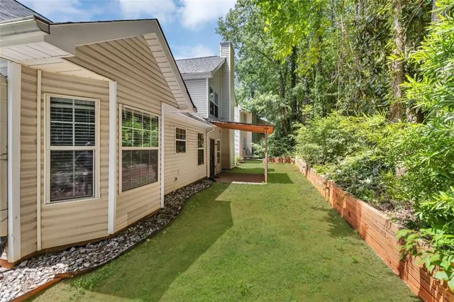 a view of house with backyard