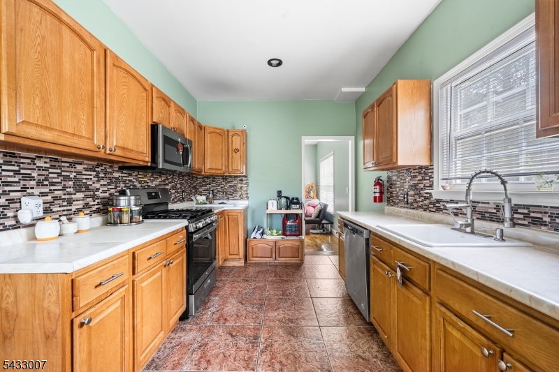 708 East Front Street, Unit 2 Plainfield, NJ 07062 - Photo 6 of 27