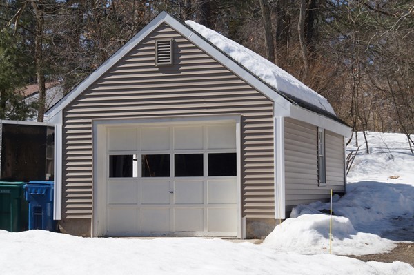 13 Marshbrook Road Billerica, MA 01821 - Photo 4 of 24 a view of a house with a balcony