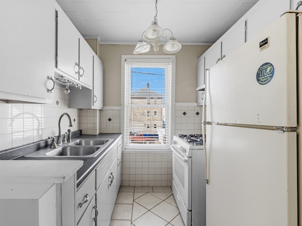 430 William Street Fall River, MA 02721 - Photo 20 of 42