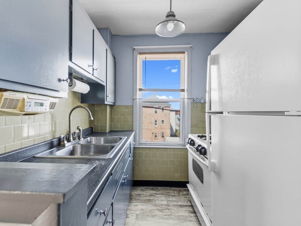 430 William Street Fall River, MA 02721 - Photo 27 of 42