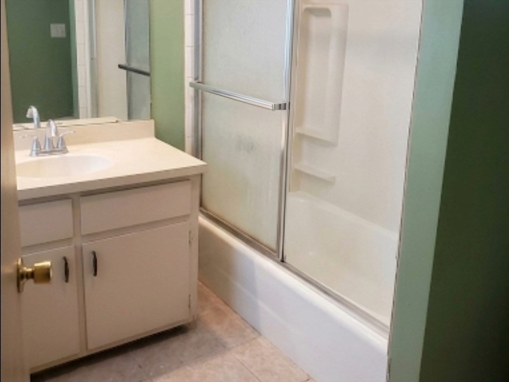 430 William Street Fall River, MA 02721 - Photo 32 of 42