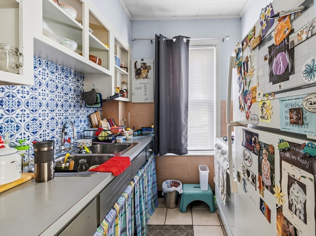 430 William Street Fall River, MA 02721 - Photo 8 of 42