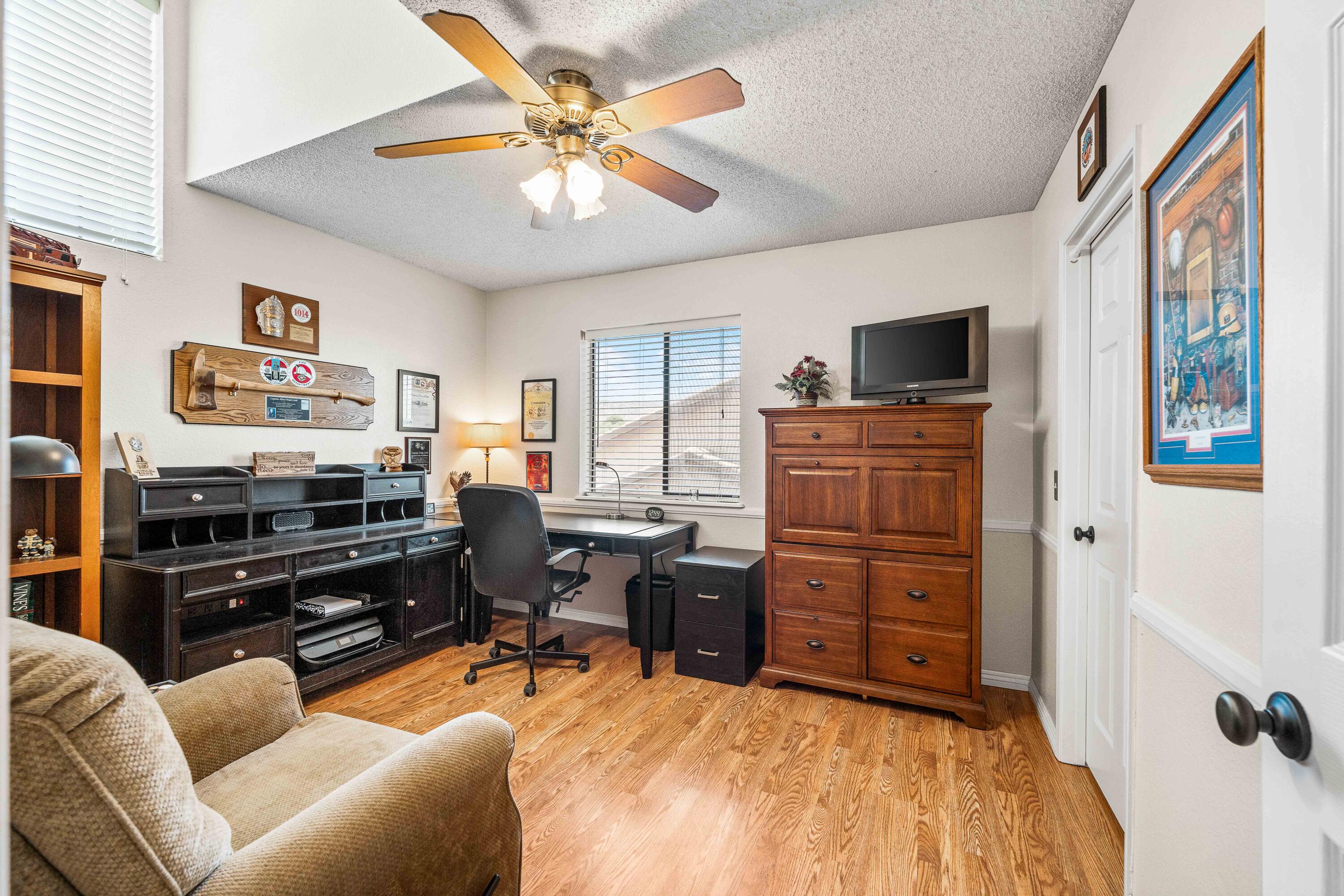 6311 West Ave L12 Lancaster, CA 93536 - Photo 22 of 55 a livingroom with workspace and a window