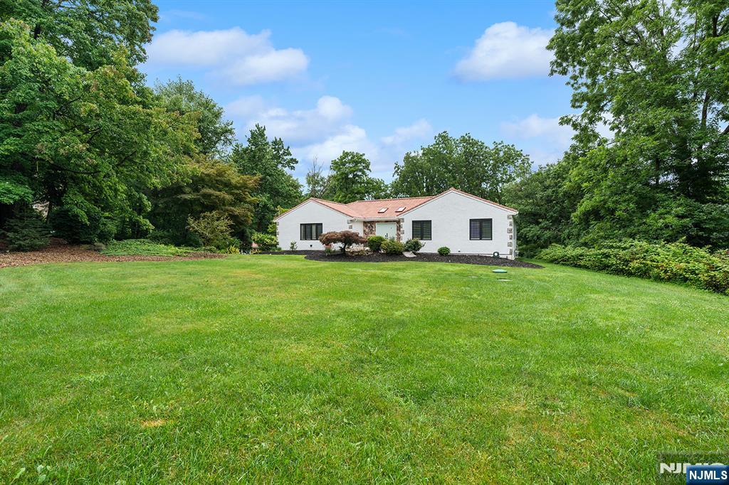 4 Daniel Lane Butler, NJ 07405 - Photo 3 of 47