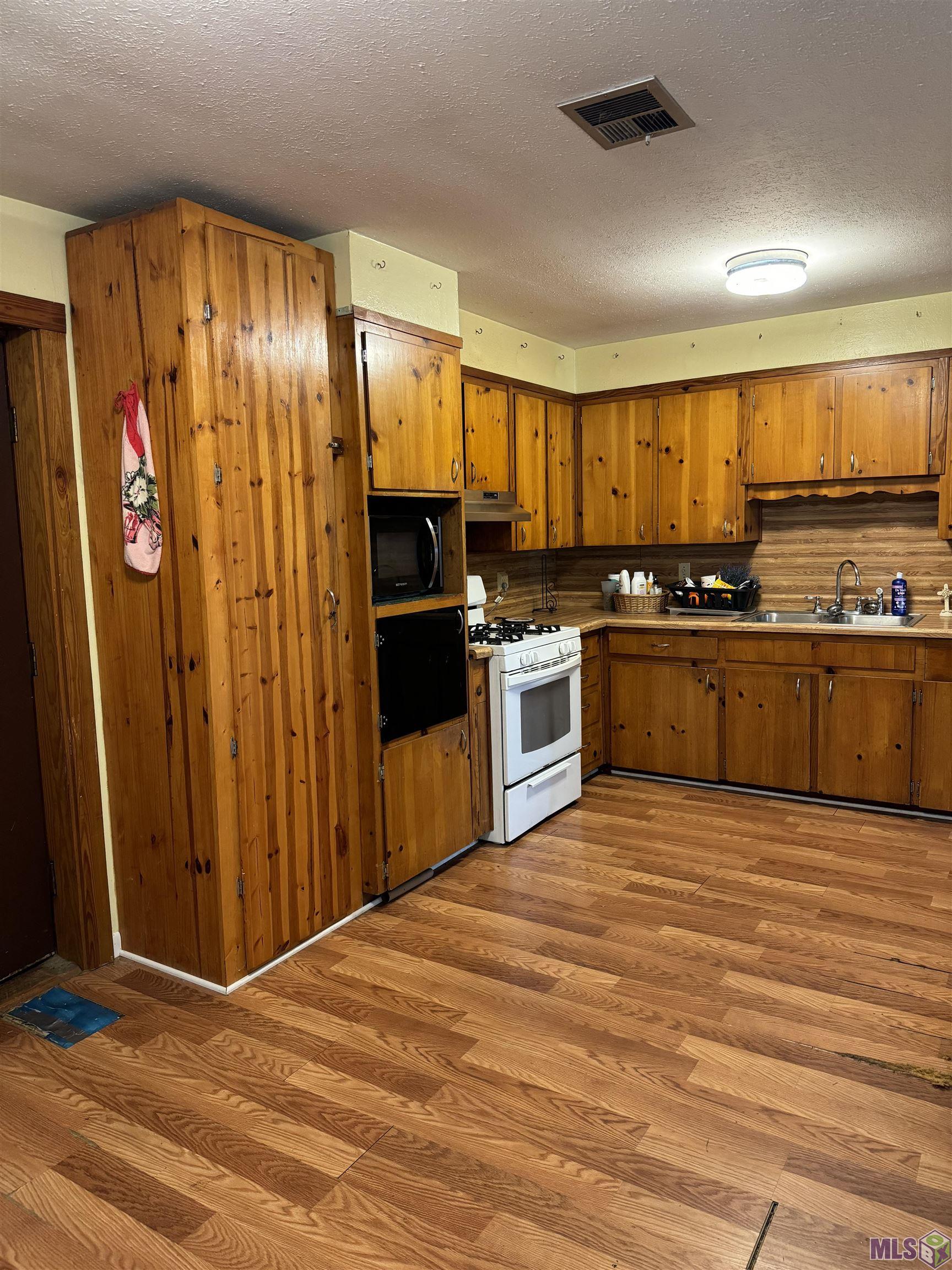 1303 Middle Road Bayou Vista, LA 70380 - Photo 5 of 21 Gallery Image 5