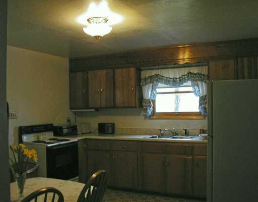 180 Blakely Road Butler, PA 16002 - Photo 5 of 8 Kitchen.