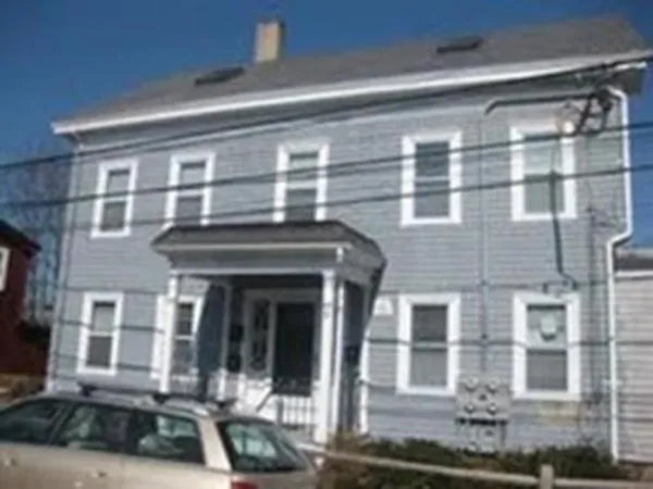 $2,200 | 14 Hawkes Street, Unit 2, Marblehead, MA 01945