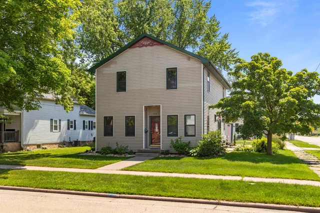 $335,000 | 301 East Harrison Street, Appleton, WI 54915