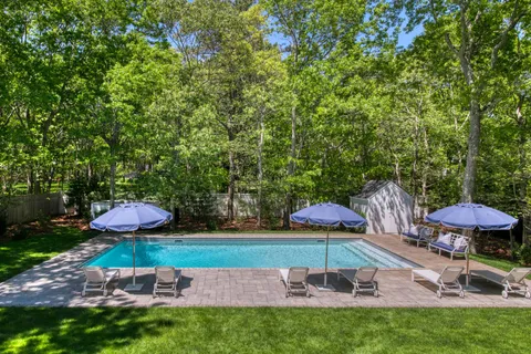 45 Wooded Oak Lane, East Hampton, NY 11937