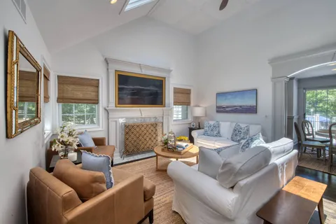 45 Wooded Oak Lane, East Hampton, NY 11937