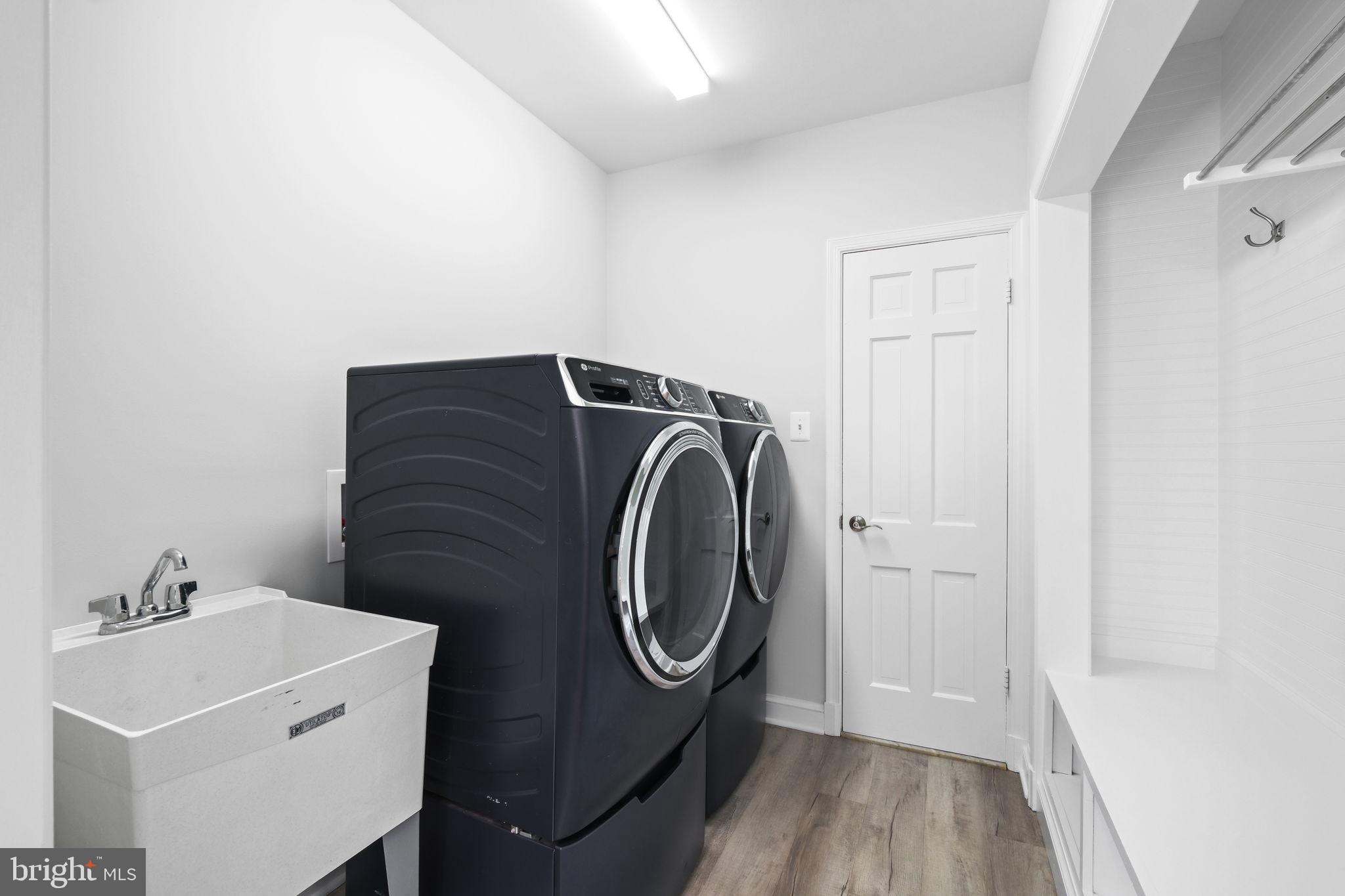 11005 Luxmanor Road North Bethesda, MD 20852 - Photo 18 of 49 a utility room with dryer and washer