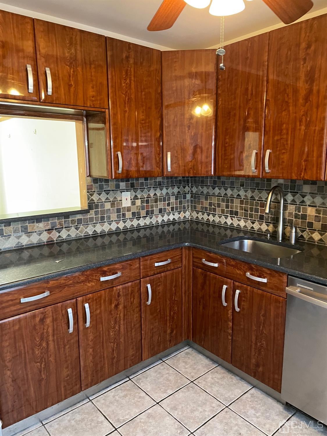 60 County Road, Unit J67 Cliffwood, NJ 07721 - Photo 6 of 23 Gallery Image 6