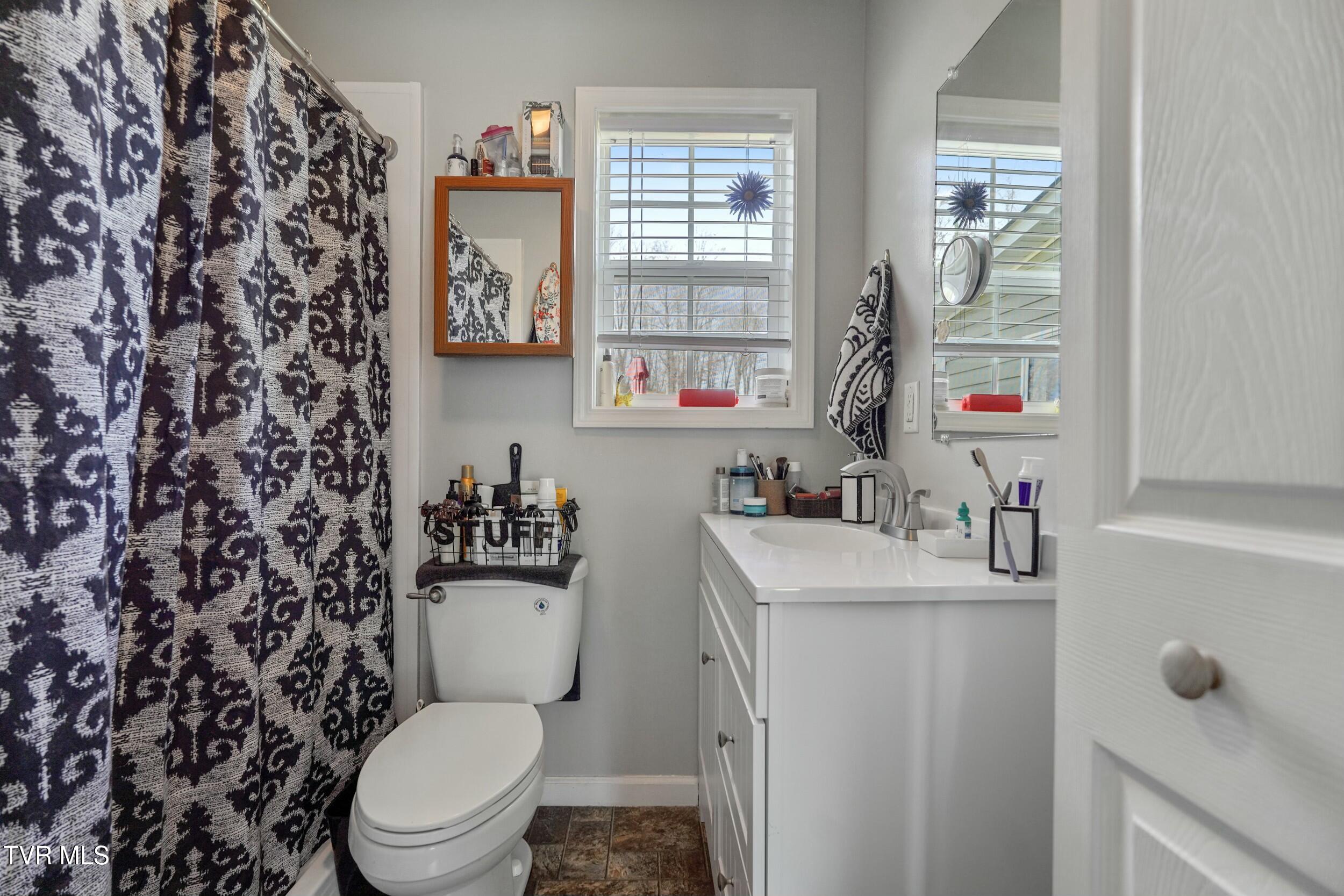 2426 Old Lewis Road Johnson City, TN 37601 - Photo 14 of 61 tempImage4nHszo