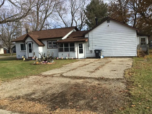 $169,900 | 805 Irving Street, Otsego, MI 49078