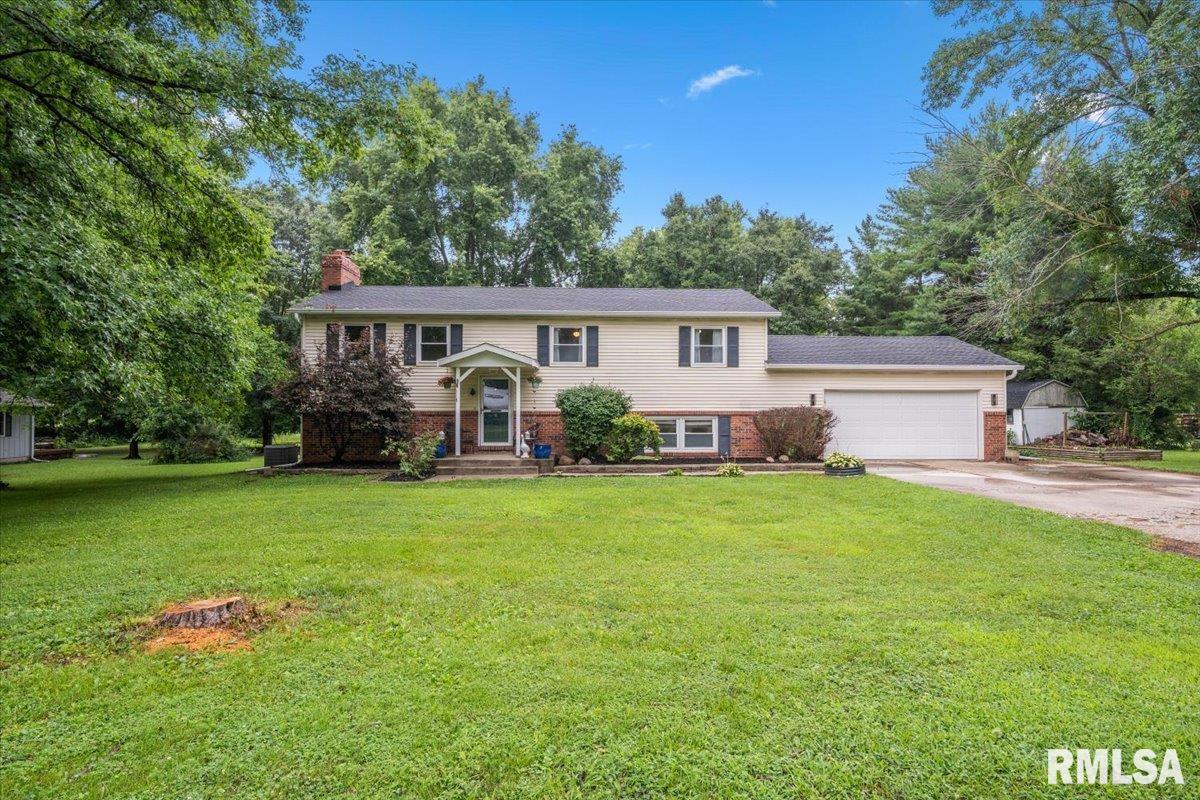 11 Rock Road Chatham, IL 62629 - Photo 2 of 40