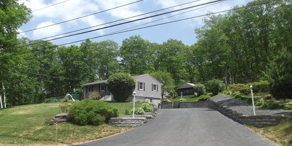 369 Rochdale Street Auburn, MA 01501 - Photo 3 of 29 Gallery Image 3