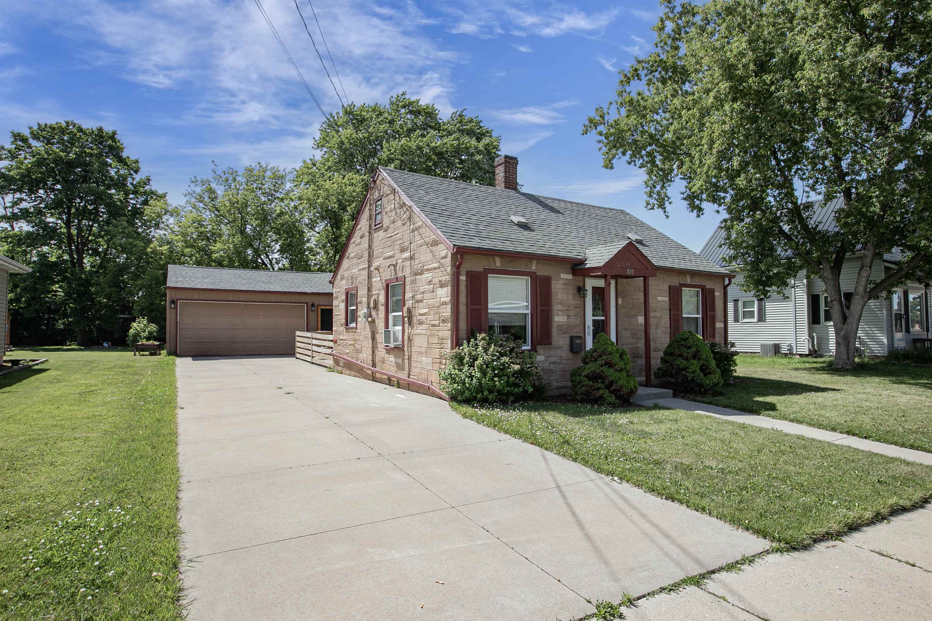 809 Monroe Street Little Chute, WI 54140 - Photo 1 of 37