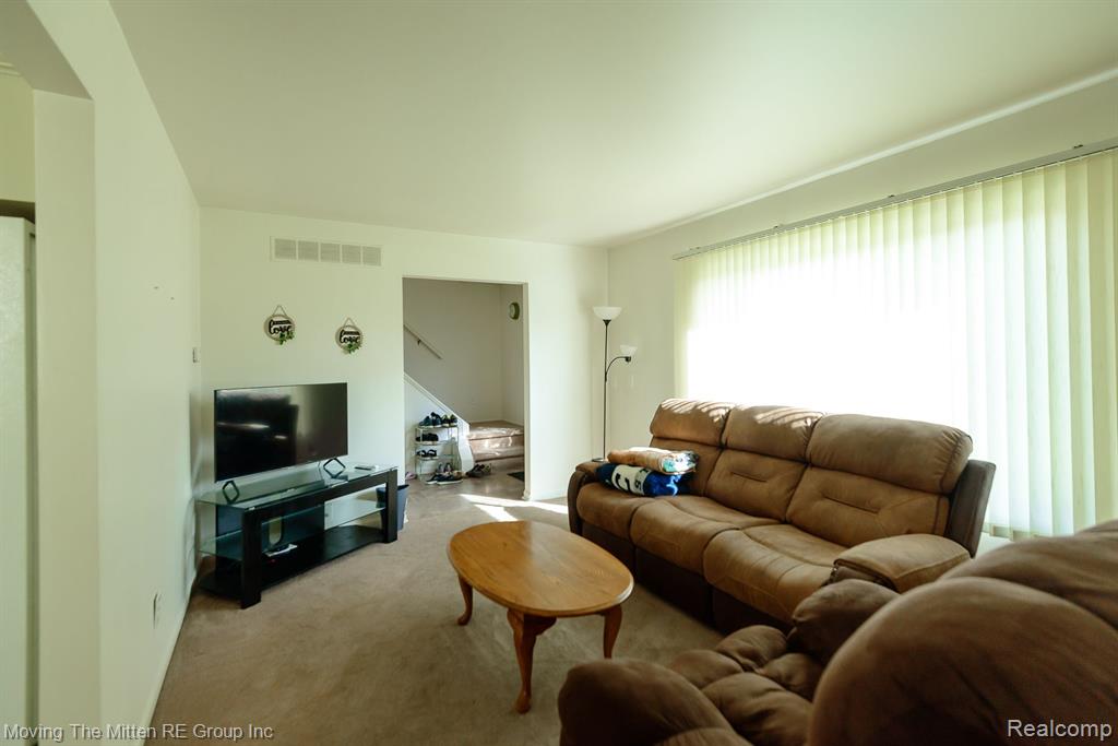 45090 Rudgate Road Canton, MI 48188 - Photo 2 of 41