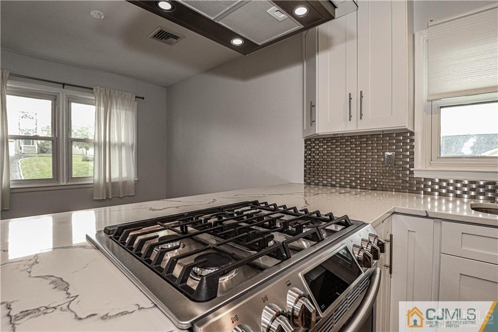 578 Chain O' Hills Road Colonia, NJ 07067 - Photo 3 of 39 a bedroom with stove and window