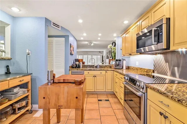 $515,000 | 2029 North Ocean Boulevard, Unit 410, Fort Lauderdale, FL 33305