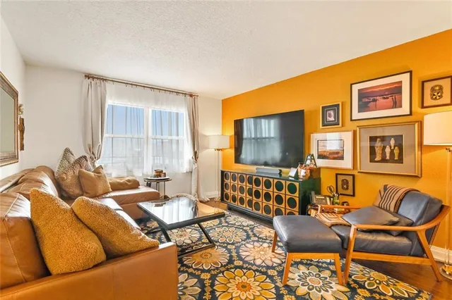 $515,000 | 2029 North Ocean Boulevard, Unit 410, Fort Lauderdale, FL 33305