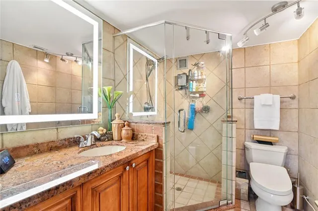 $515,000 | 2029 North Ocean Boulevard, Unit 410, Fort Lauderdale, FL 33305