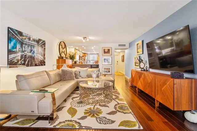 $515,000 | 2029 North Ocean Boulevard, Unit 410, Fort Lauderdale, FL 33305