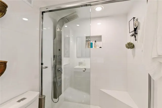 $515,000 | 2029 North Ocean Boulevard, Unit 410, Fort Lauderdale, FL 33305