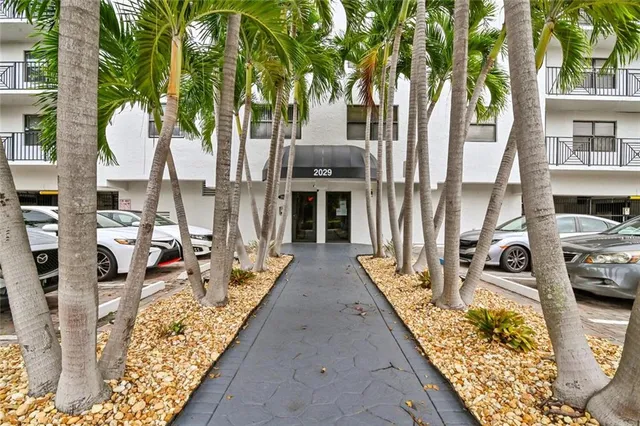 $515,000 | 2029 North Ocean Boulevard, Unit 410, Fort Lauderdale, FL 33305