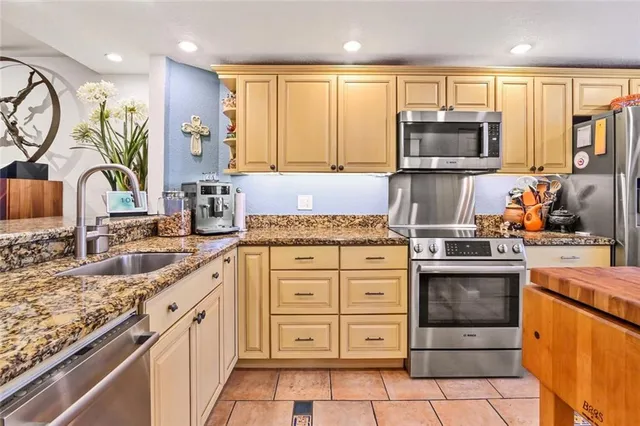 $515,000 | 2029 North Ocean Boulevard, Unit 410, Fort Lauderdale, FL 33305