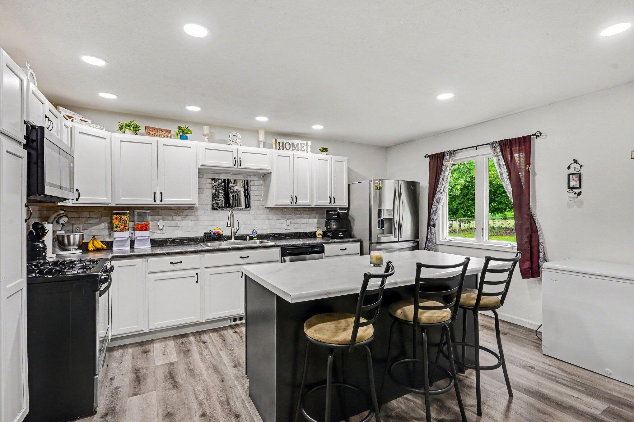 1100 Orchard Drive Three Rivers, MI 49093 - Photo 7 of 18 005_file_6120