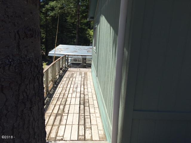 6310 Us-101 Otis, OR 97368 - Photo 9 of 30 Side/ Deck view