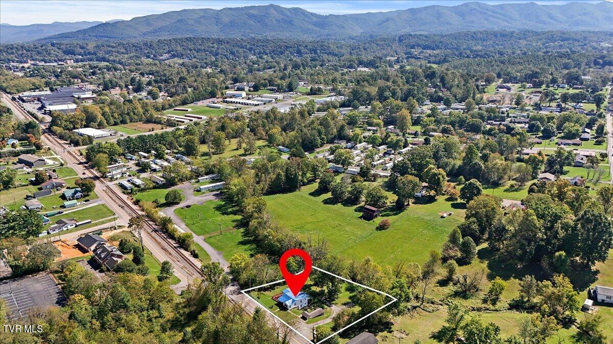 2803 McKinley Road Johnson City, TN 37604 - Photo 6 of 18 06-DJI_20241006141920_0417_D_1-Edit