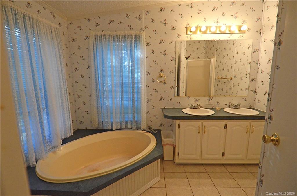 188 Hampton Ridge Drive Marion, NC 28752 - Photo 12 of 18 Gallery Image 12