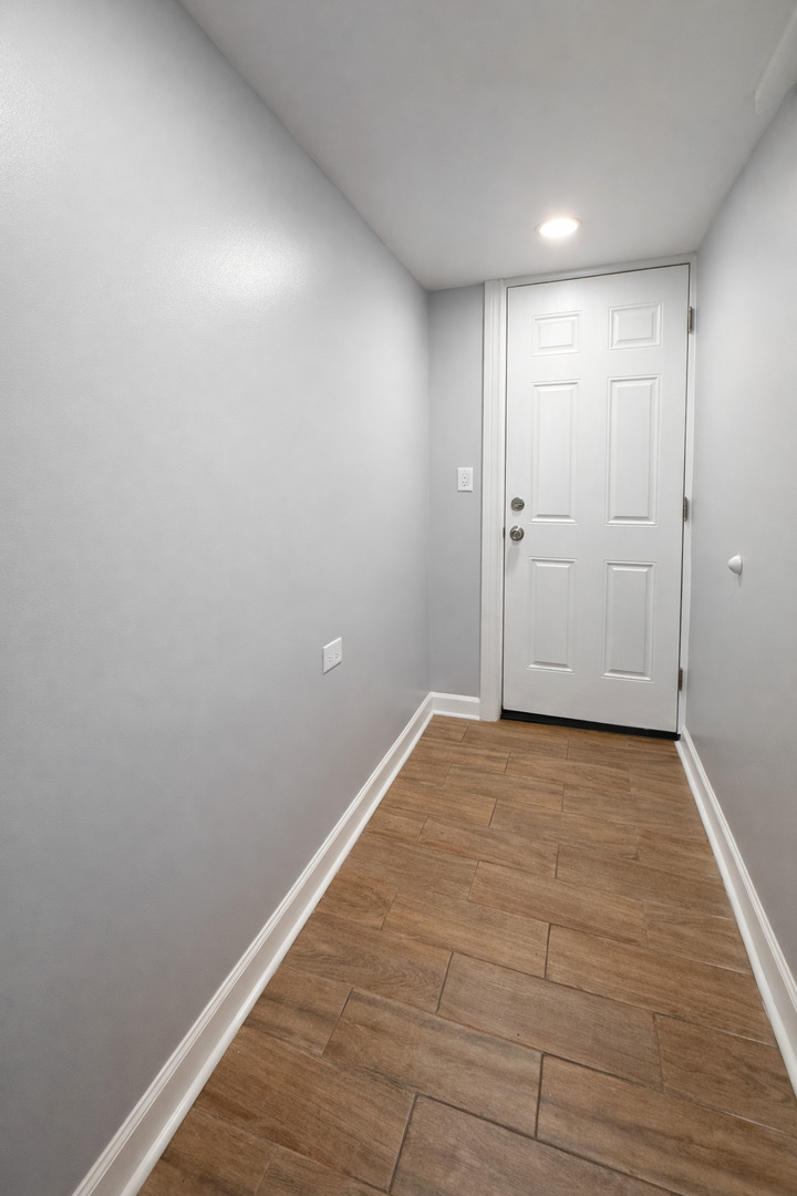 5518 West Melrose Street, Unit G Chicago, IL 60641 - Photo 2 of 8 a view of an empty room