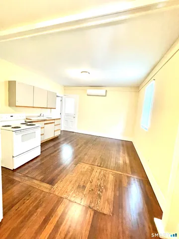 $1,100 | 1015 West Main Street, Unit 2B, Waterbury, CT 06708