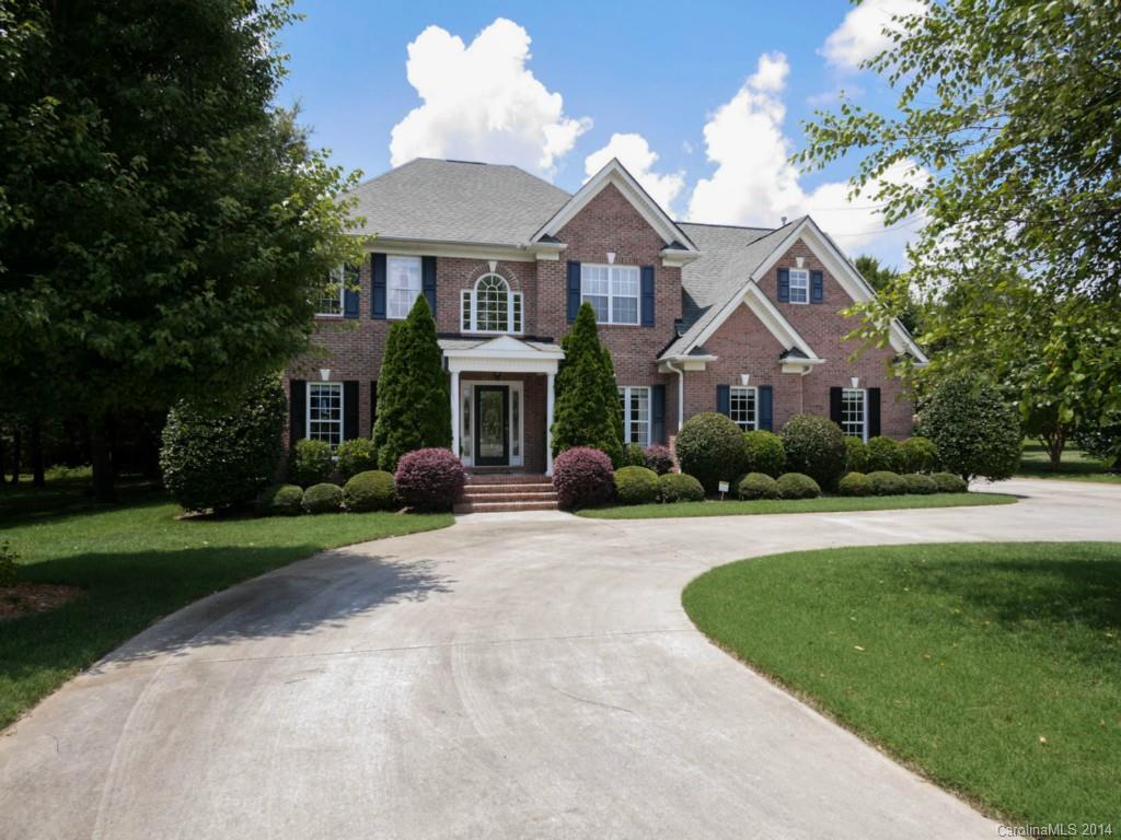 914 Haddonfield Drive, Unit 10 Fort Mill, SC 29708 - Photo 1 of 24 a front view of a house with a yard
