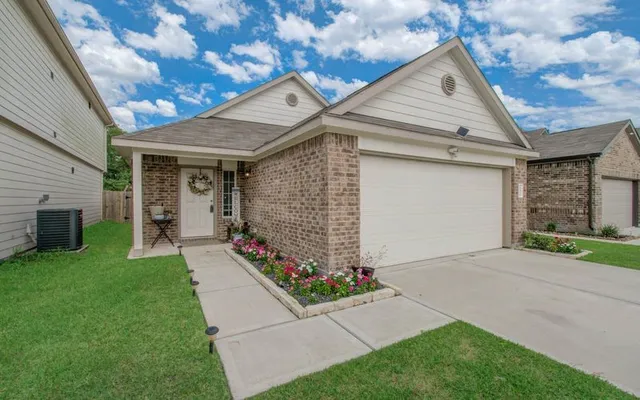 a front view of house with yard