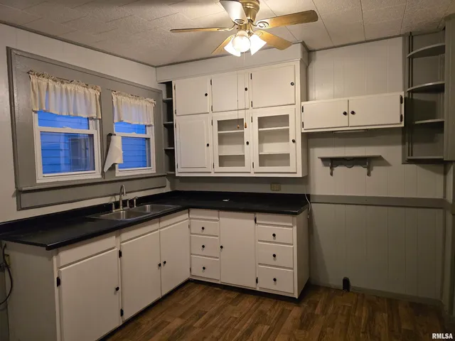 $59,000 | 1028 South Roosevelt Street, Harrisburg, IL 62946