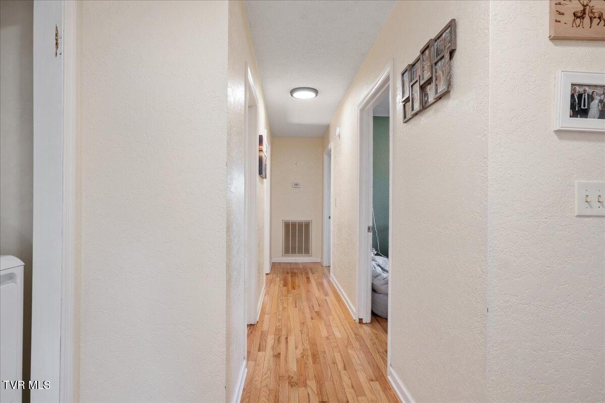 117 Middle Avenue Cleveland, VA 24225 - Photo 16 of 32 02-WBP-Middle-Ave-17