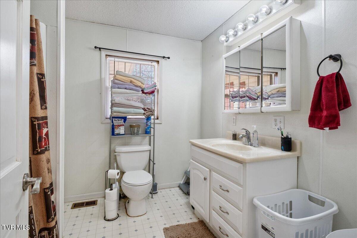 117 Middle Avenue Cleveland, VA 24225 - Photo 26 of 32 12-WBP-Middle-Ave-33