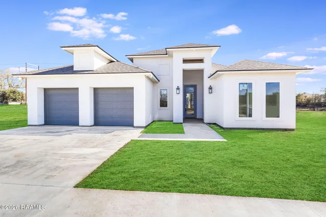 $495,000 | 107 Cypress Lk Drive, Youngsville, LA 70592