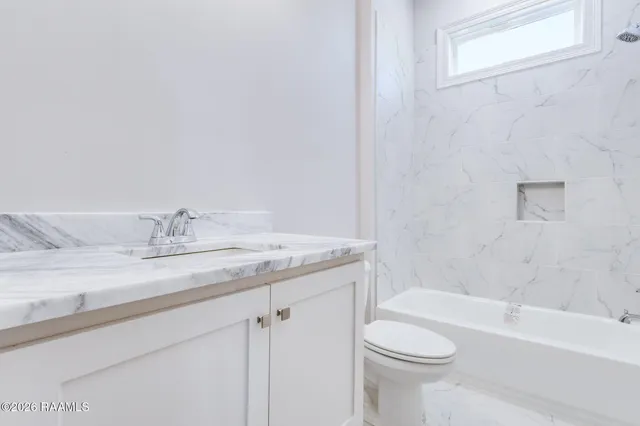 $495,000 | 107 Cypress Lk Drive, Youngsville, LA 70592