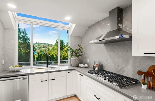 $1,875,000 | 6512 150th Place Southeast, Bellevue, WA 98006