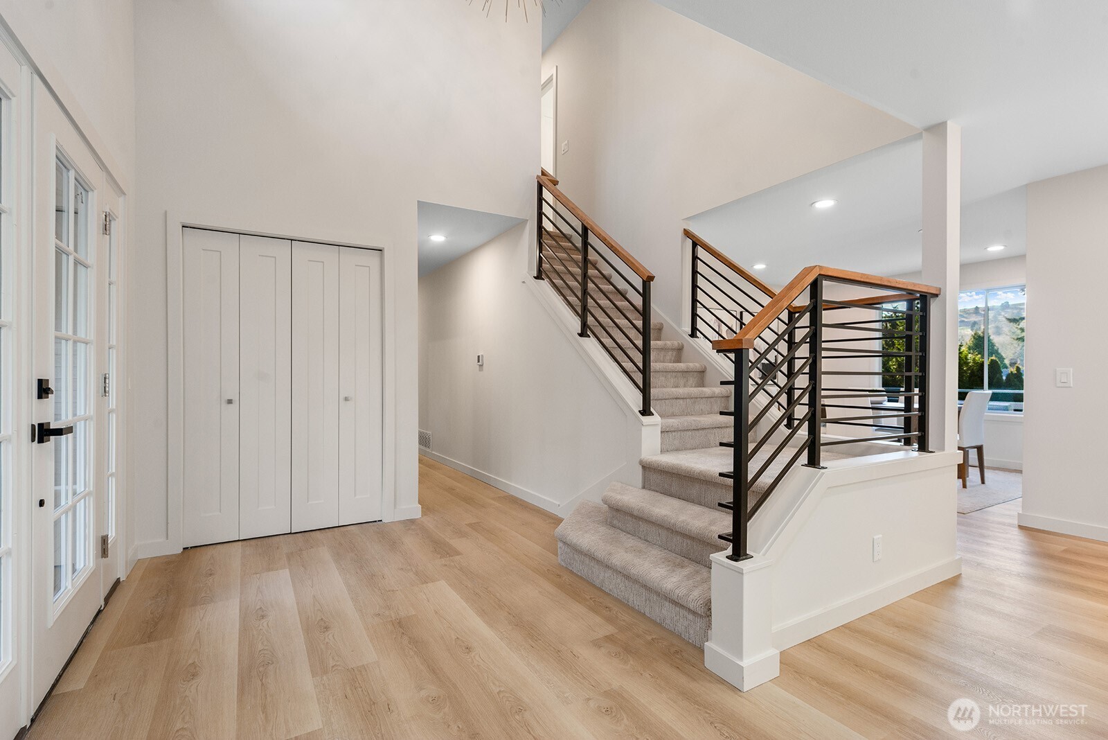 6512 150th Place Southeast Bellevue, WA 98006 - Photo 5 of 37